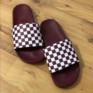 Men’s Vans checkerboard slide-on burgundy size 8